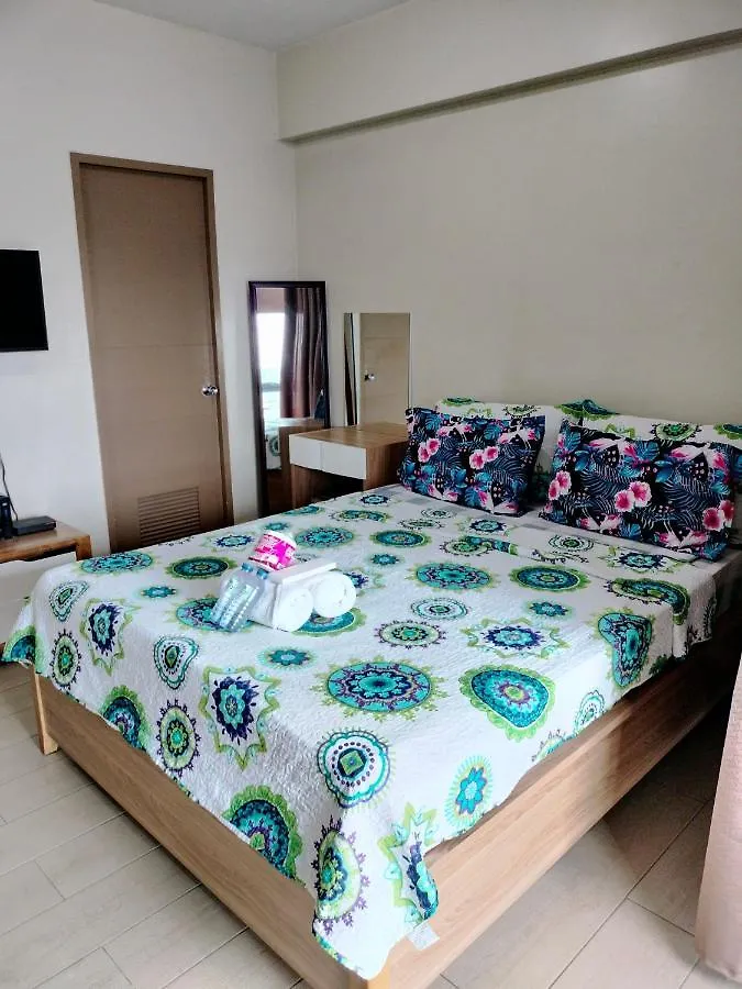Room Across Naia Terminal 3 At Newport Pasay Apartahotel
